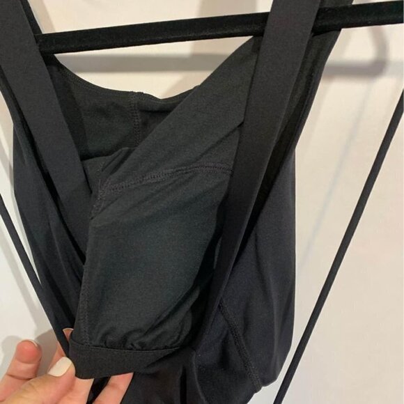 GAP fit woman’s workout tank. Cutouts and strappy back. Black. Size medium. New - Picture 8 of 10